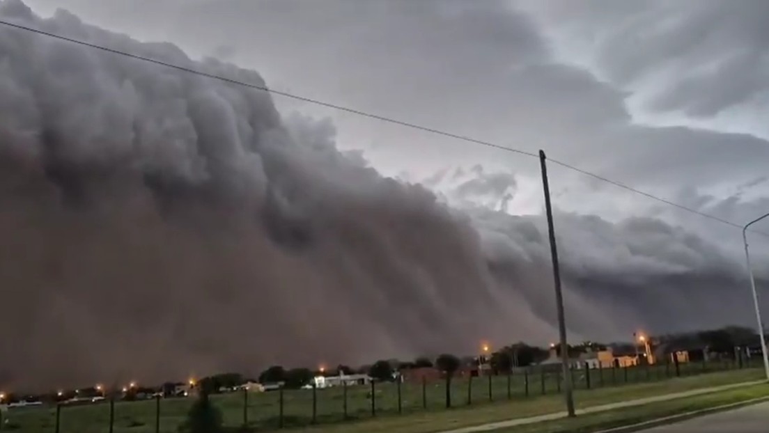 Impresionante pared de tormenta sorprende a una ciudad en Argentina