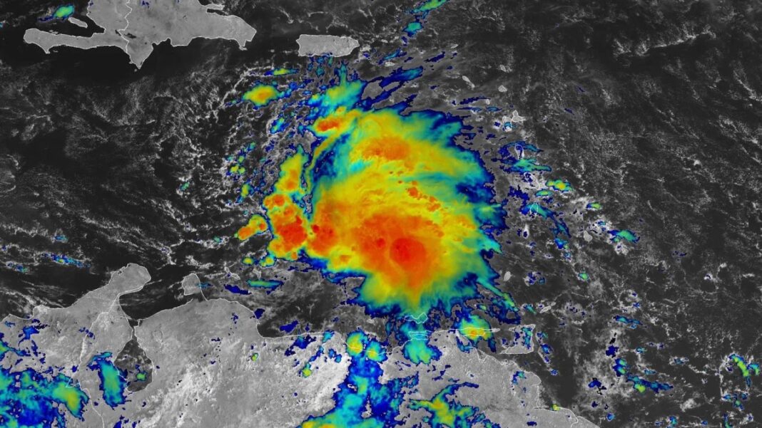 Dominicana se prepara ante fuertes lluvias por el paso de una onda tropical Dominicana se prepara ante fuertes lluvias por el paso de una onda tropical