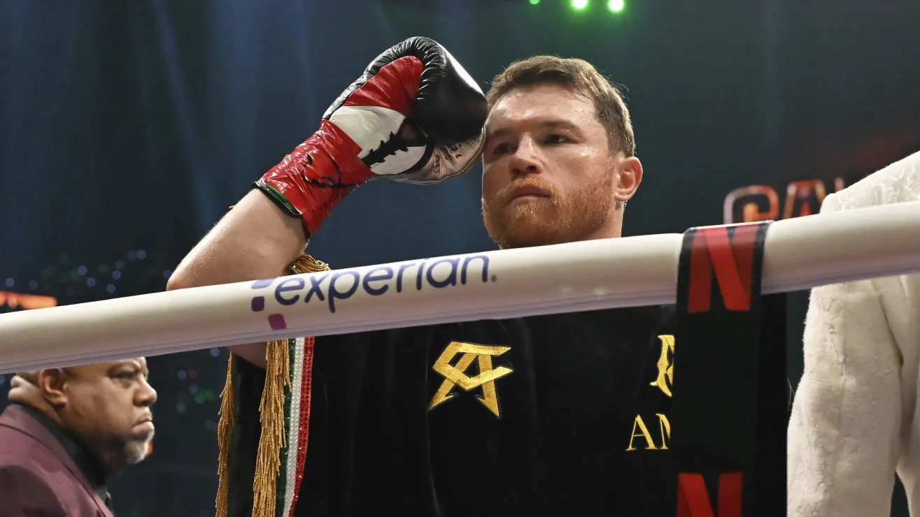 Canelo apunta a una nueva batalla contra Crawford para 2026
