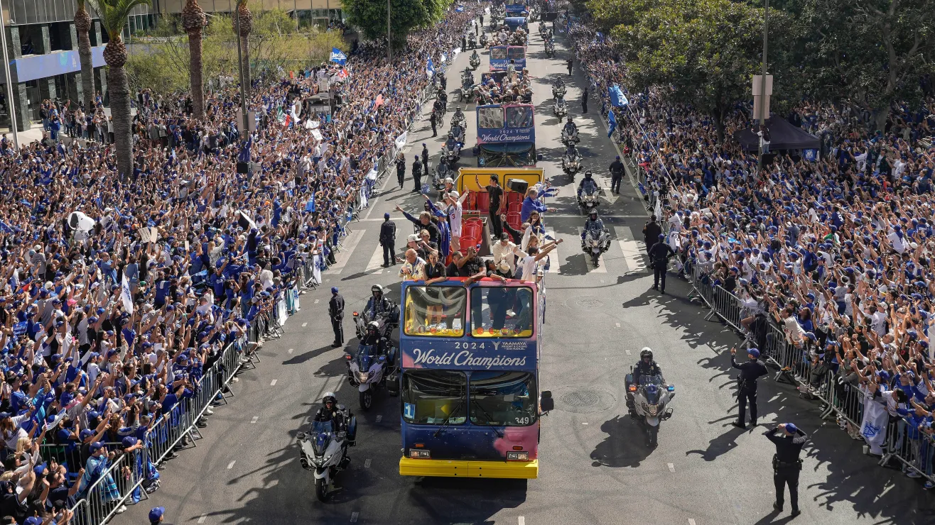 Los Ángeles vibra con la fiesta de los Dodgers tras su histórica victoria