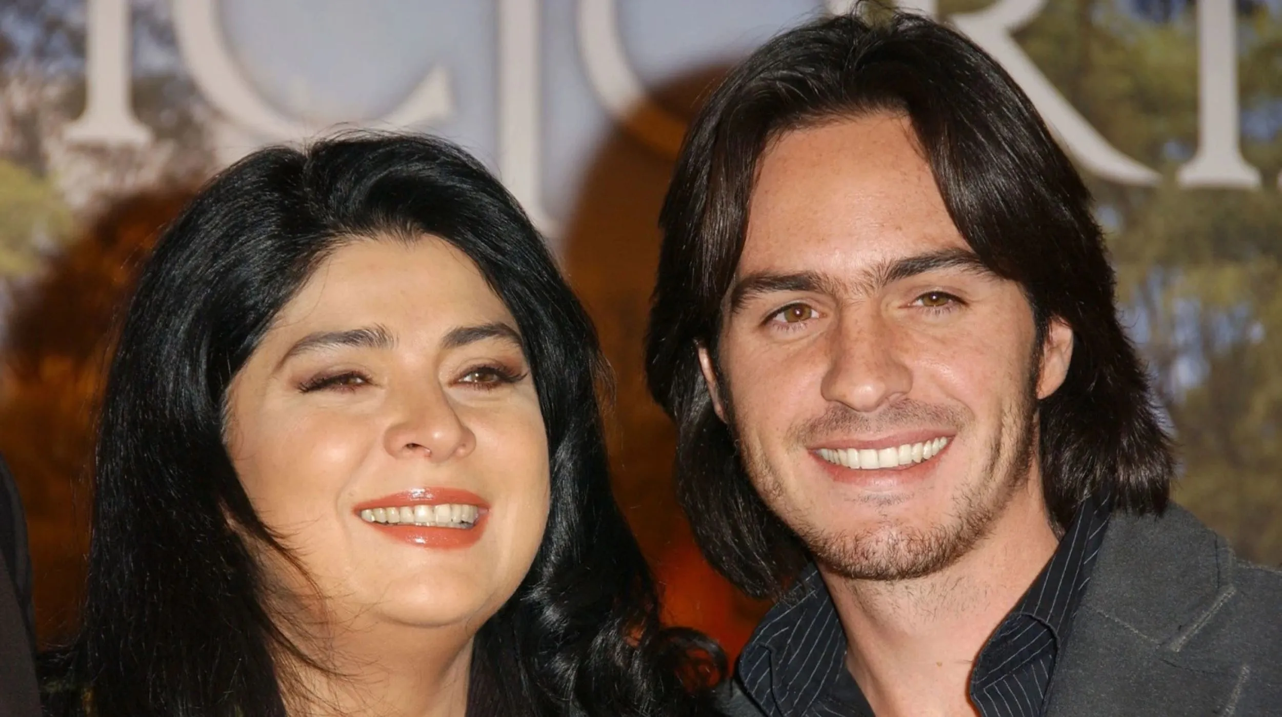 Victoria Ruffo rompe el silencio sobre los besos de Mauricio Ochmann en escena