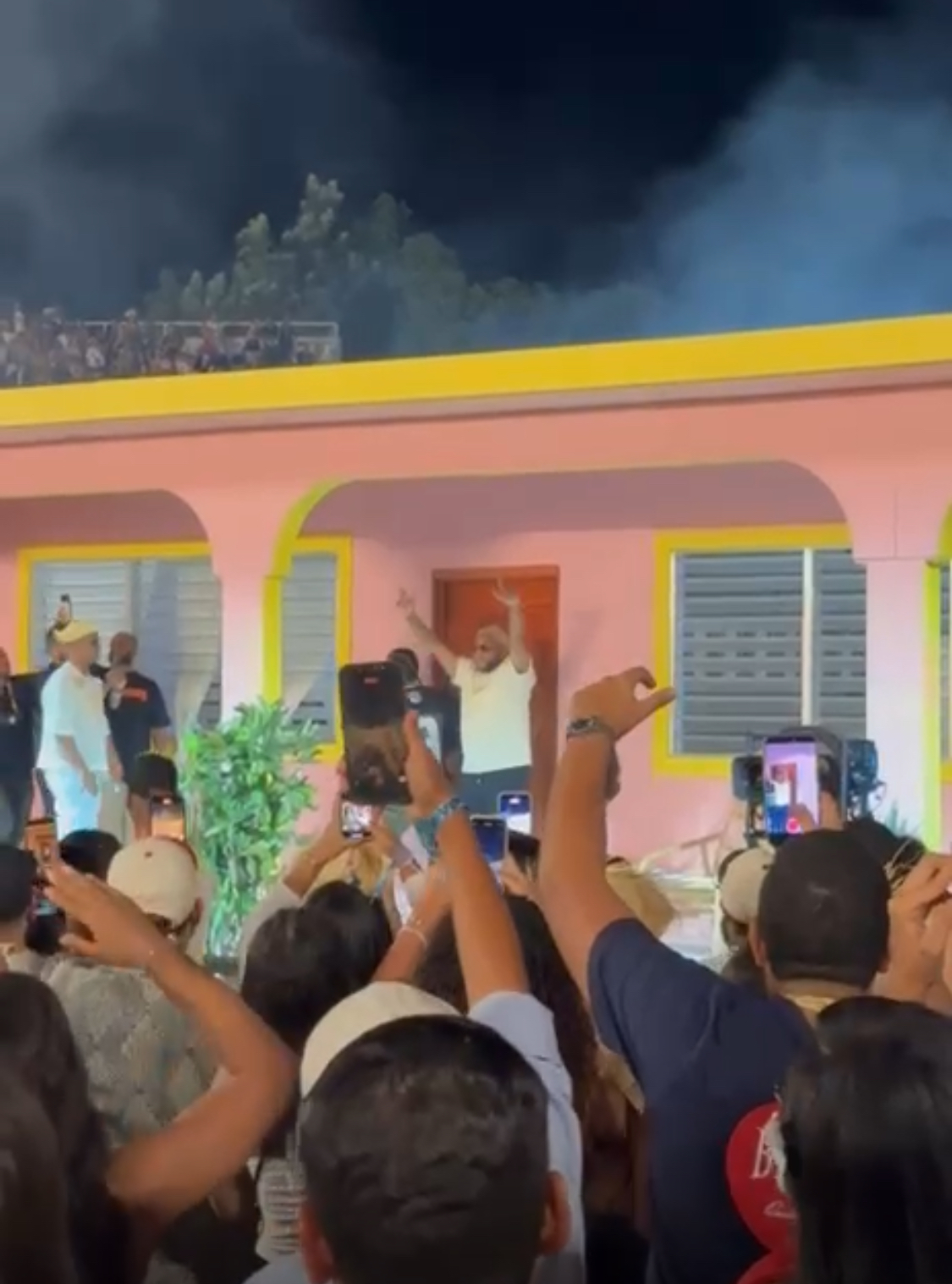 La Fruta se roba aplausos masivos durante show de Bad Bunny en RD