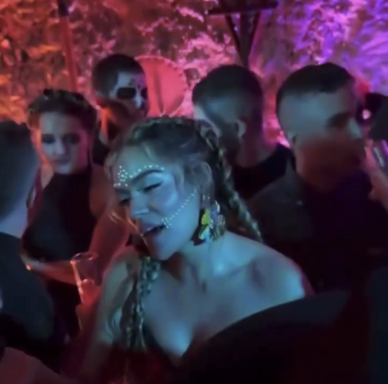 Karol G celebra “El Día de Los Muertos” en México