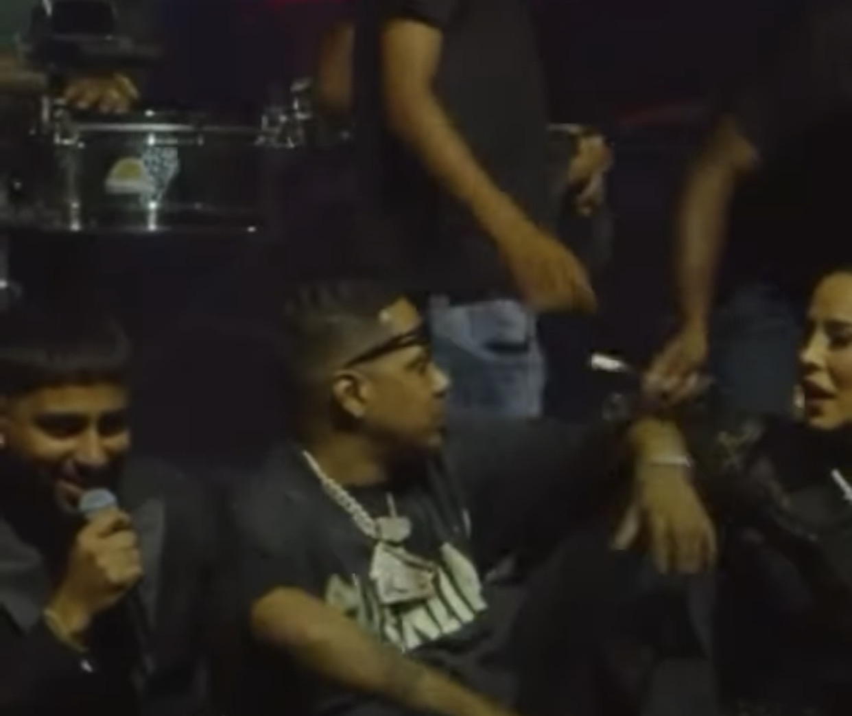 Santiago Matías protagoniza acalorado incidente tras fuerte reclamo de un fan en pleno evento