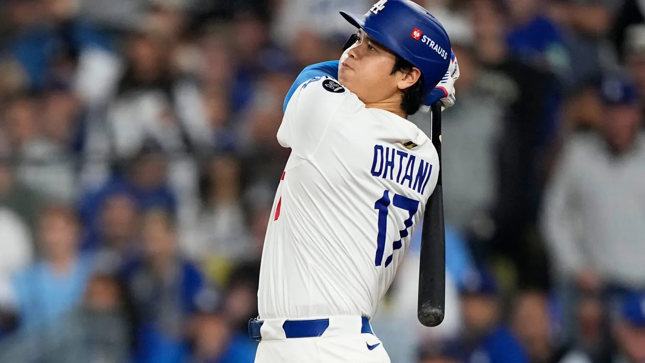 Fan latino se lleva la gloria: la pelota histórica de Ohtani ahora será subastada