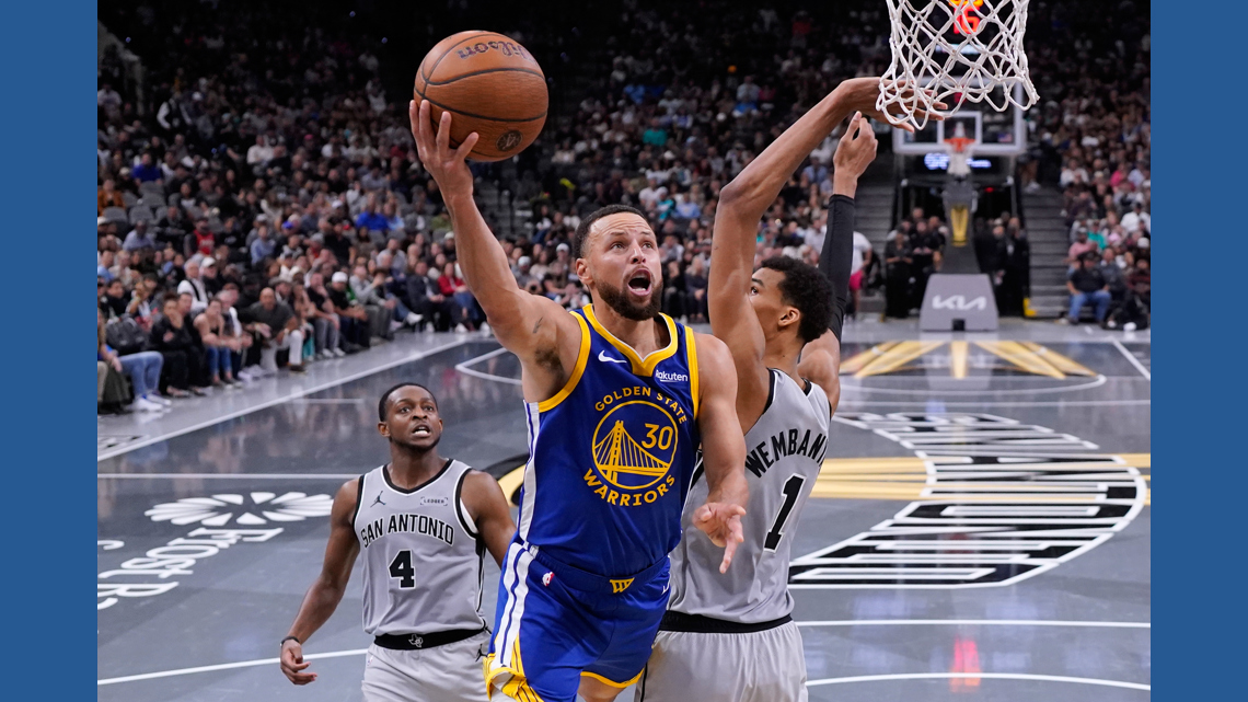 Stephen Curry brilla con 49 puntos y deja sin respuesta a los Spurs en ajustado 109-108