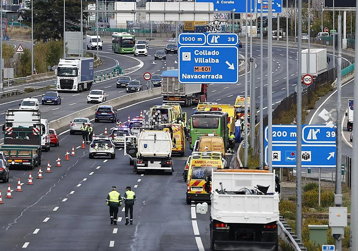 Choque múltiple en la A-6 deja 34 heridos, incluido un autobús