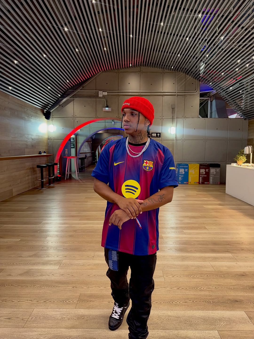 Delincuentes se llevan los espejos del carro del urbano Lomiiel en pleno robo