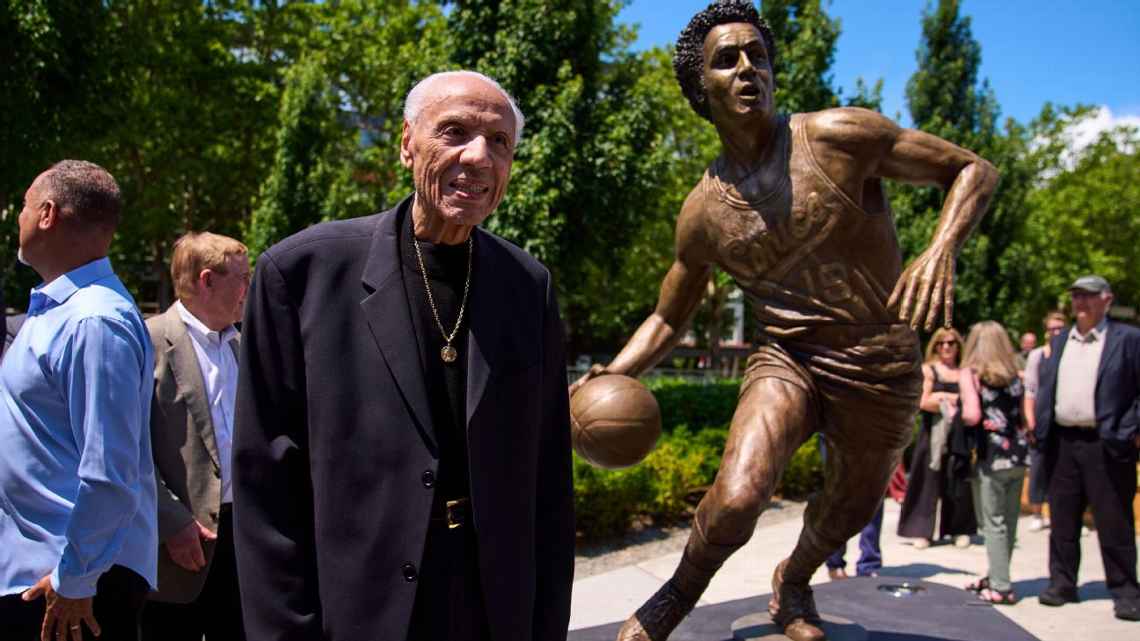 Muere Lenny Wilkens, ícono del baloncesto y figura histórica de la NBA