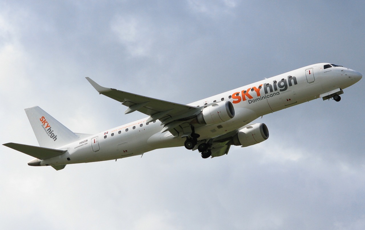 Piloto de SkyHigh realiza aterrizaje de emergencia sin tren en Las Américas