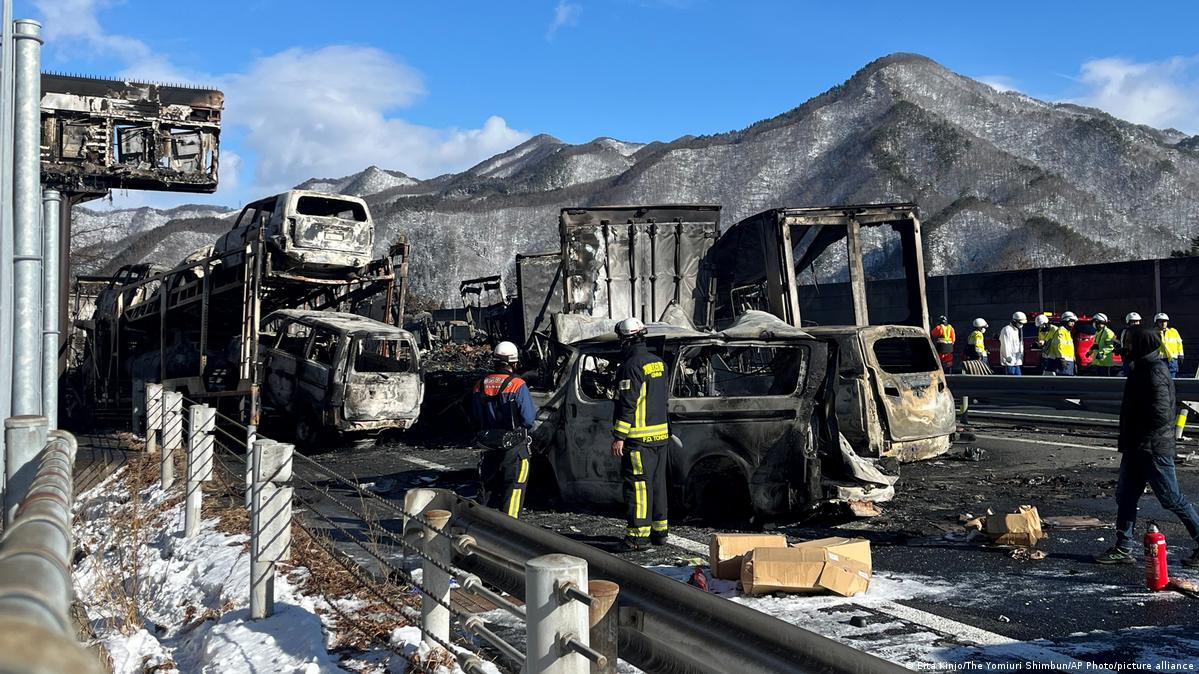 Caos vial en Japón: choque masivo deja un fallecido y decenas de lesionados