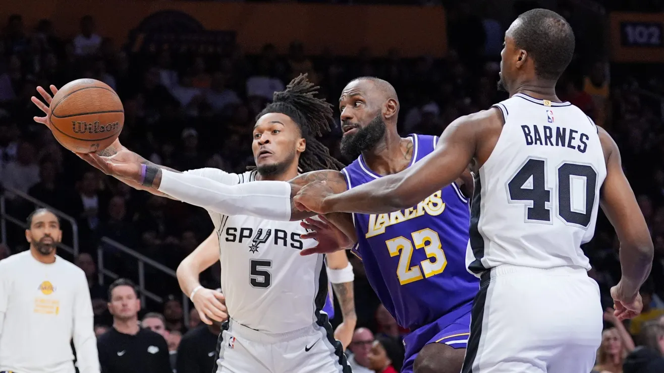 L.A. queda fuera del torneo tras derrota ante los Spurs