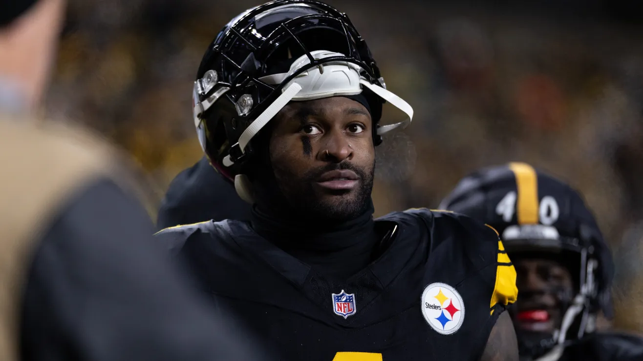 Receptor de los Steelers recibe castigo tras altercado con aficionado