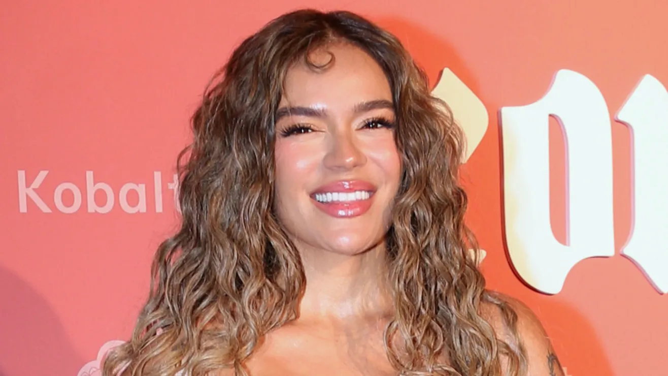 Karol G deslumbra con su nuevo tema Ivonny Linda