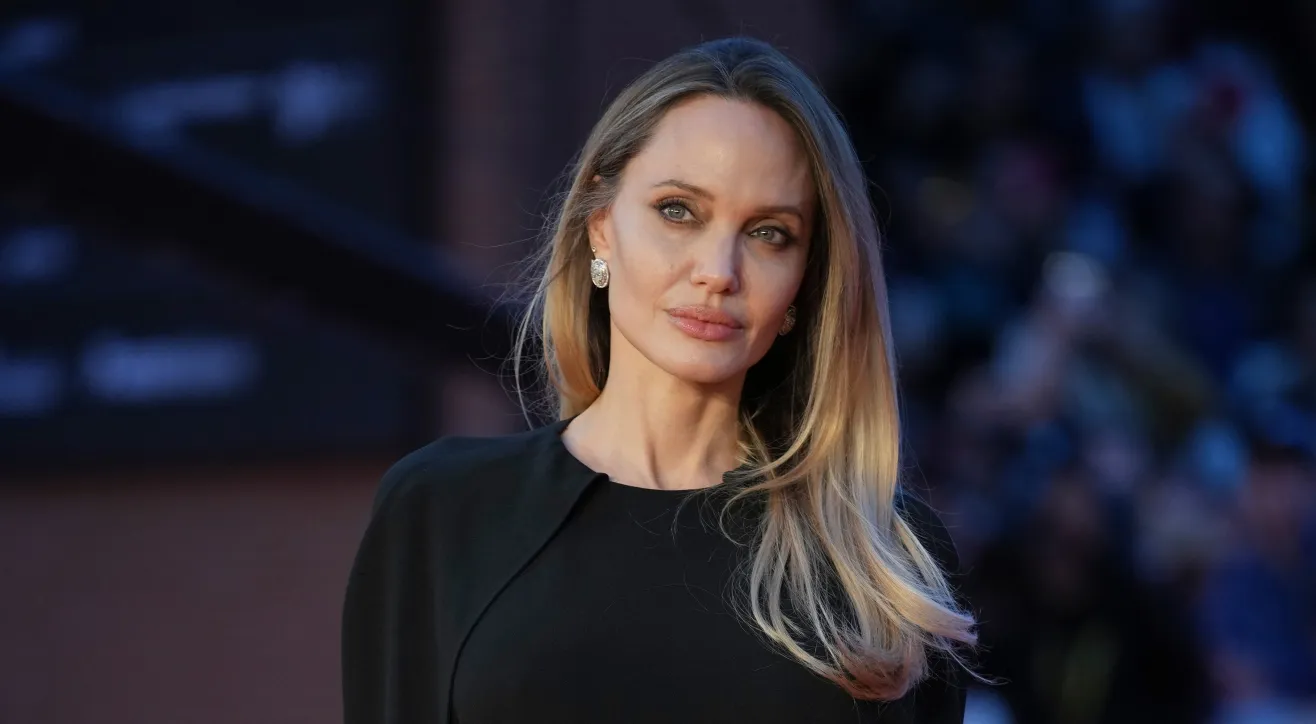 Angelina Jolie habla sin filtros sobre las huellas de su cirugía preventiva