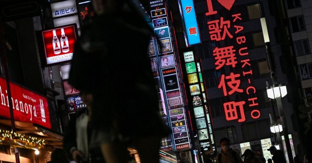 Ataque con cuchillo y espray en Japón deja al menos 14 heridos Ataque con cuchillo y espray en Japón deja al menos 14 heridos