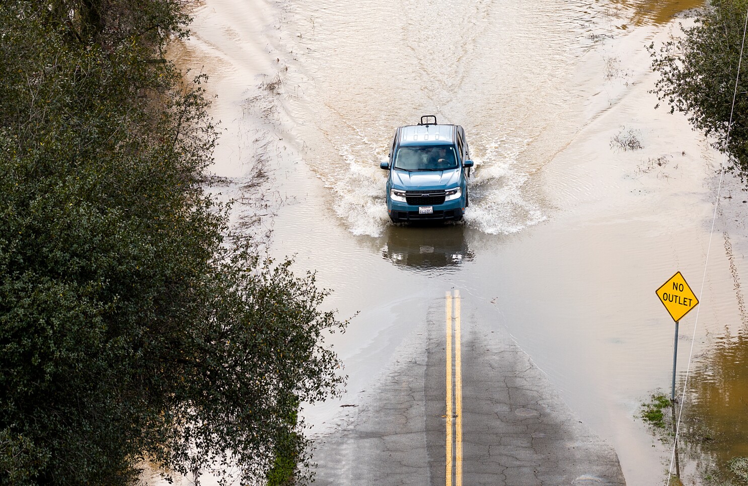 Año Nuevo trae nuevas lluvias y amenaza de inundaciones a California