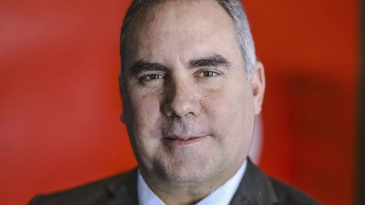 Aspirante presidencial peruano se salva de un ataque armado contra su vehículo