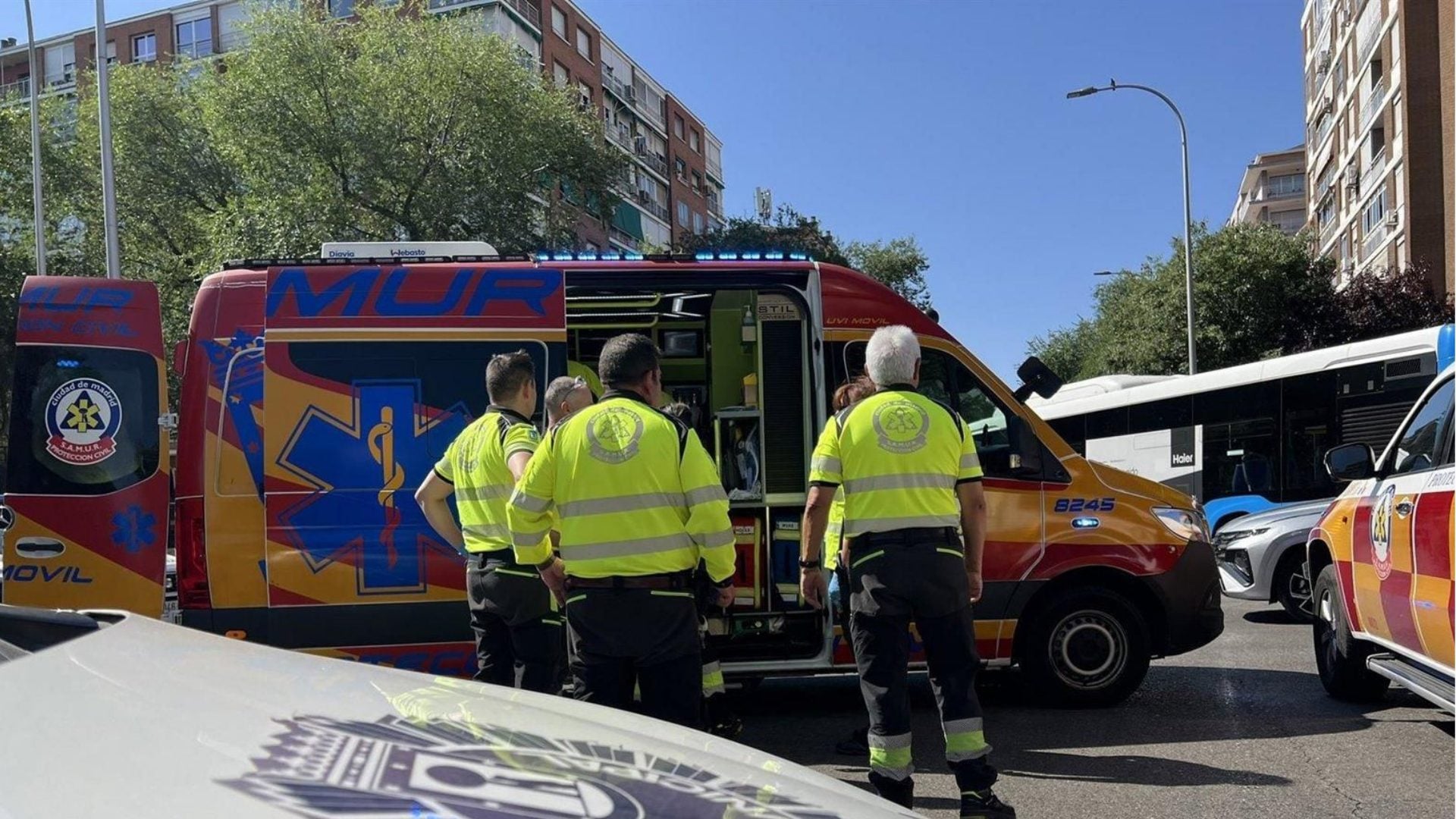 Tragedia en Madrid: madre cae al vacío con sus hijos y solo los pequeños sobreviven