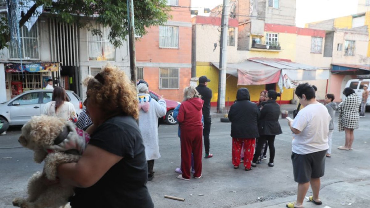 Fuerte terremoto estremece Ciudad de México y regiones del país