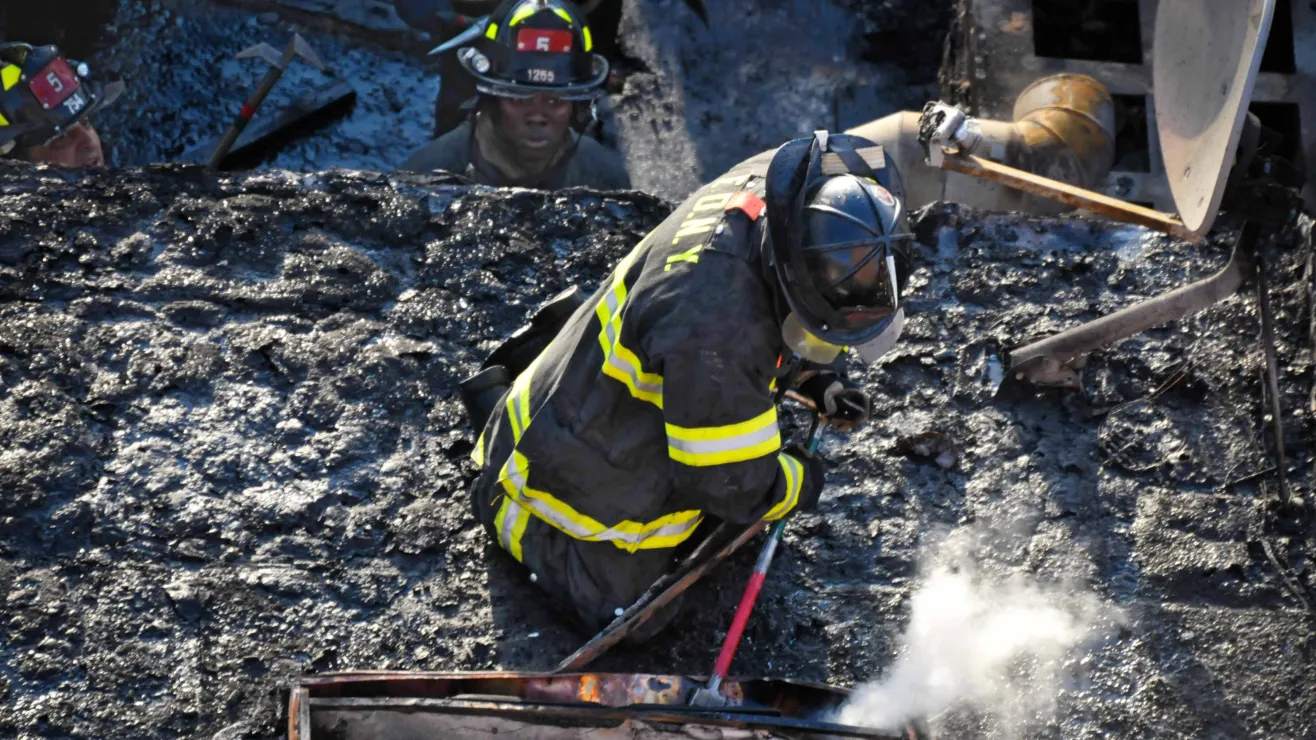 Trágico incendio en El Bronx deja un muerto y más de doce heridos