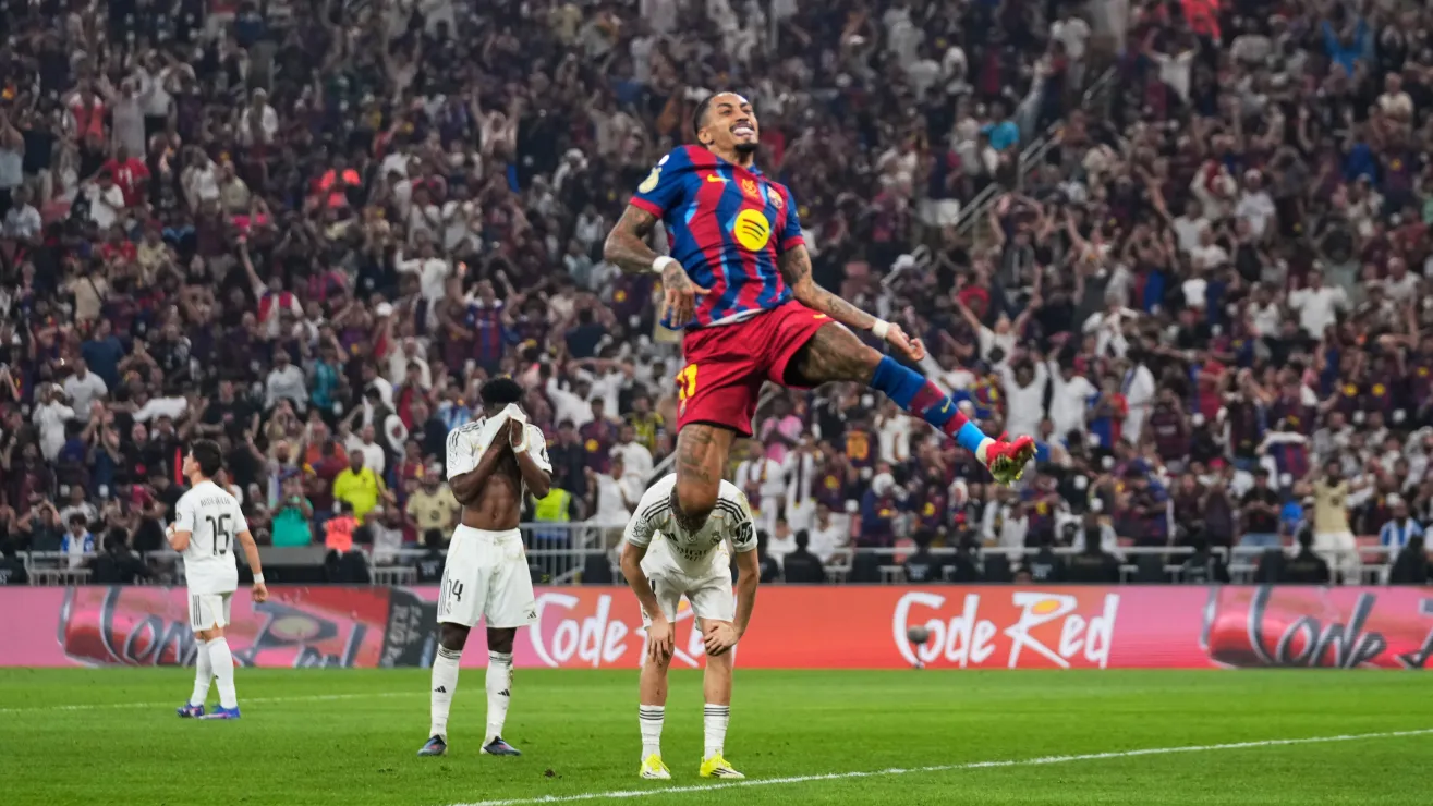 El Barça se impone al Madrid y levanta la Supercopa