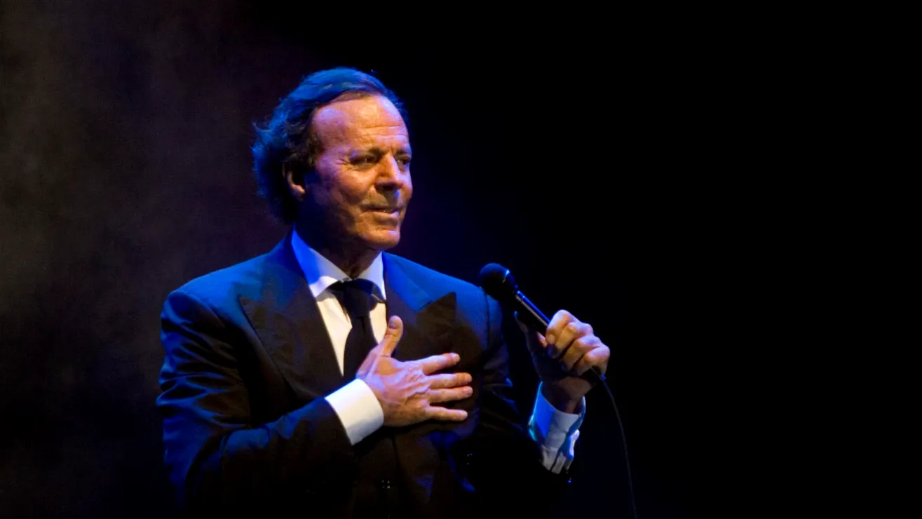 Ex trabajadoras señalan a Julio Iglesias por presuntos abusos