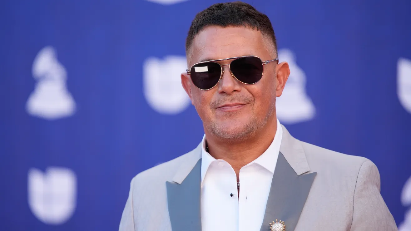 Alejandro Sanz reacciona al escándalo de Julio Iglesias con escepticismo