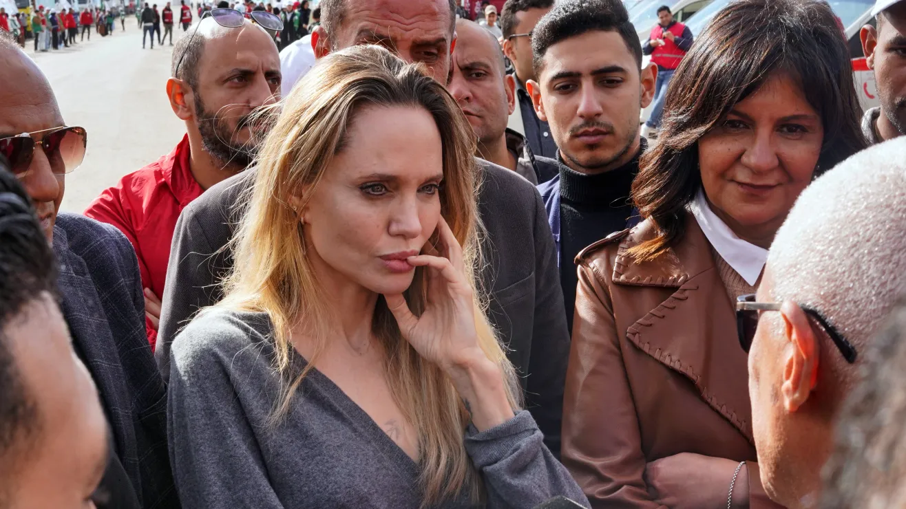 Angelina Jolie visita la frontera de Gaza y se solidariza con refugiados y cooperantes