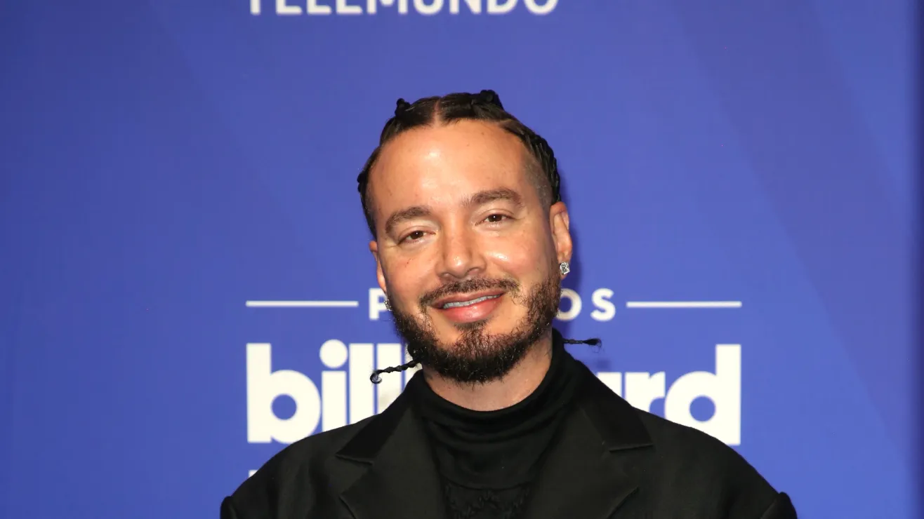 J Balvin aclara versiones sobre un supuesto show con Bad Bunny en el Super Bowl