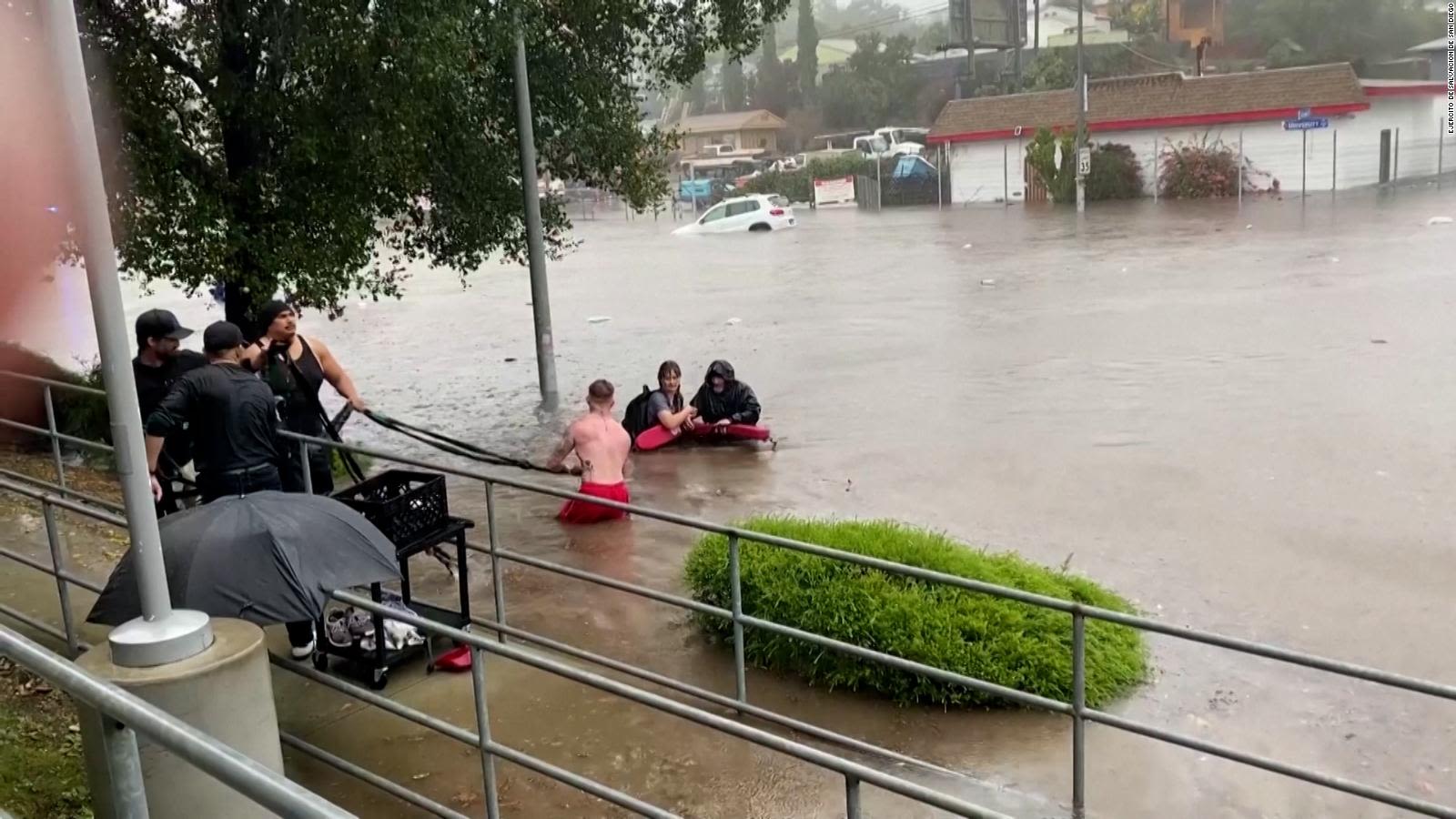 Caos por lluvias extremas: fuertes inundaciones colapsan San Diego