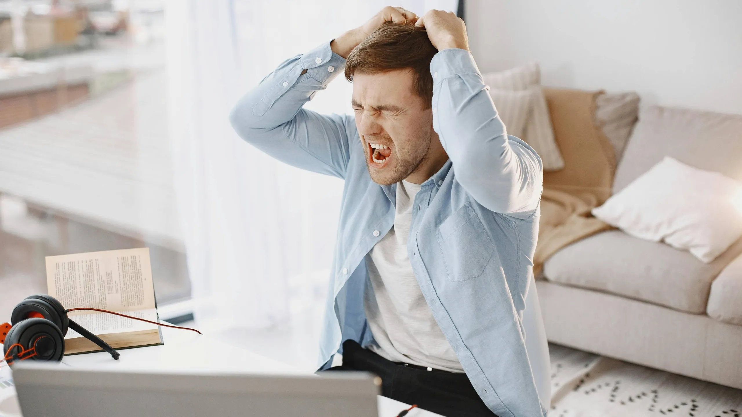 Tres señales de que alguien se estanca al quejarse en vez de progresar