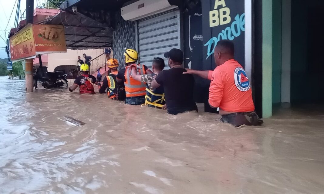 Intensas lluvias provocan graves inundaciones en Puerto Plata desde primeras horas del lunes Intensas lluvias provocan graves inundaciones en Puerto Plata desde primeras horas del lunes