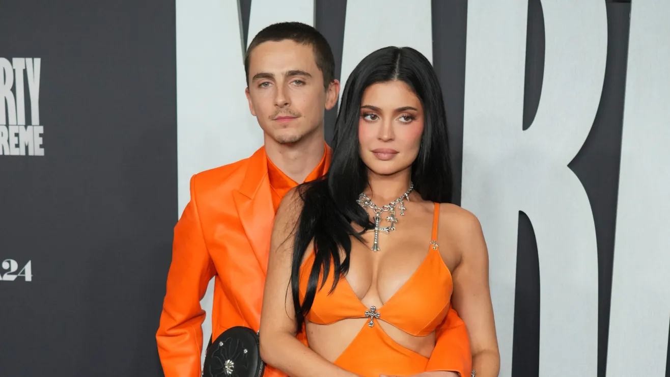 Kylie Jenner protagoniza tensa escena junto a Timothée Chalamet en los Golden Globes 2026