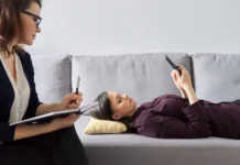 La frase que podría delatar una intención manipuladora, según experta