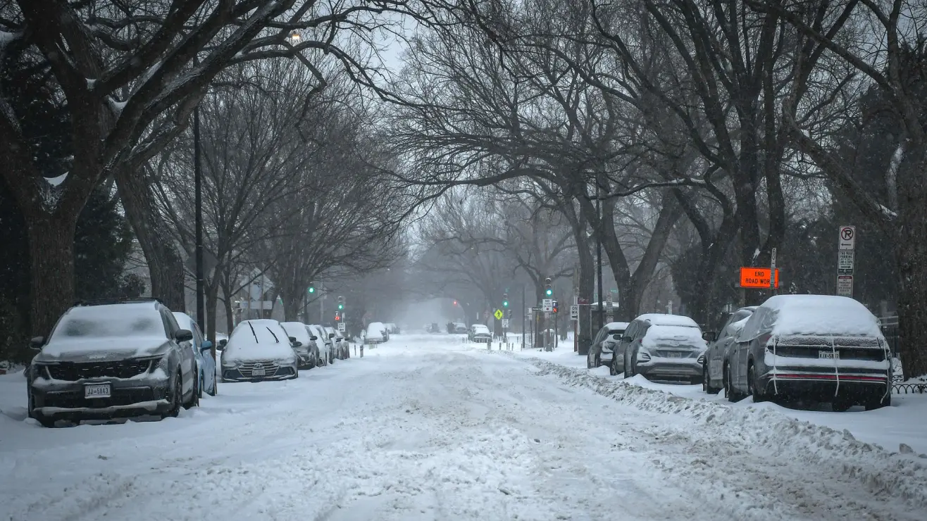 Tormenta histórica golpea EE.UU.: seis fallecidos y apagones masivos