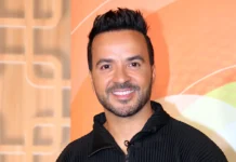 Luis Fonsi se quiebra en el Super Bowl tras emotivo homenaje de Bad Bunny