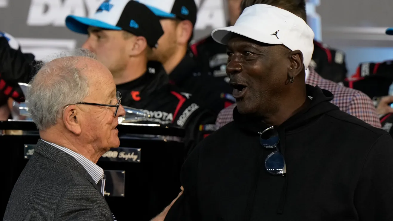 Michael Jordan sorprende al imponerse en las 500 Millas de Daytona