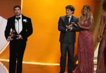 Bad Bunny critica a ICE en los Grammy y recibe ovación del público