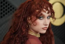 Chappell Roan se burla de las críticas por su look en los Grammy