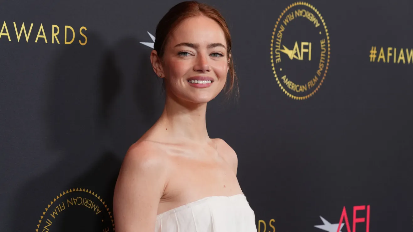 Emma Stone se declara ansiosa por ver a Bad Bunny en el Super Bowl