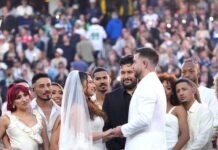 Una boda inesperada en pleno Super Bowl: Bad Bunny sorprende al servir como testigo en el escenario
