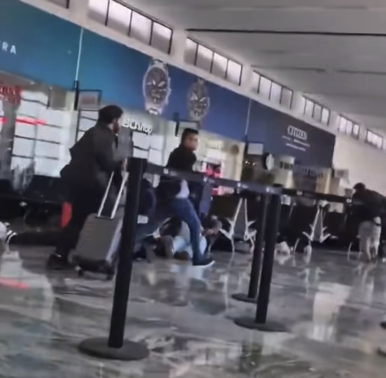 Video del Aeropuerto Internacional de Guadalajara desata pánico: viajeros corren tras alerta de hombres armados