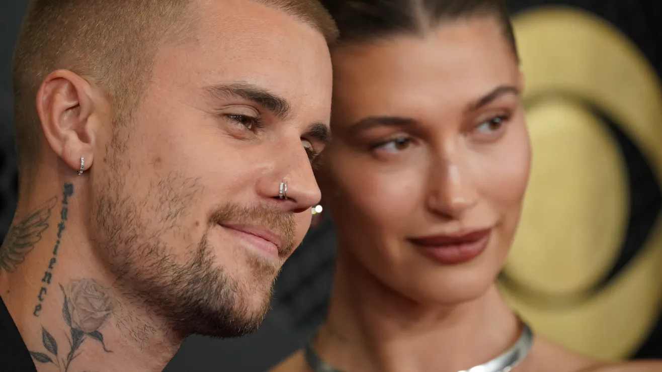 Hailey Bieber celebra el exitoso retorno de Justin en los Grammy
