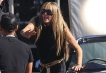 Miley Cyrus reaparece con la icónica peluca de Hannah Montana