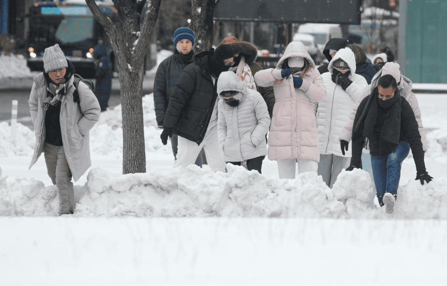 Estados Unidos queda paralizado por intensa tormenta invernal
