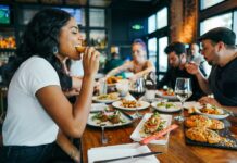 Seis comportamientos en restaurantes que pueden revelar más de ti de lo que imaginas