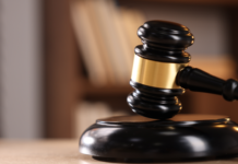 Señalan a magistrada de Detroit por presunto esquema contra personas vulnerables