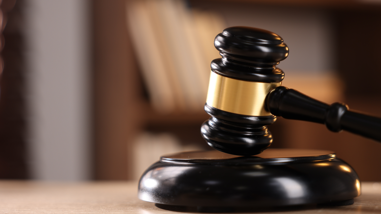 Señalan a magistrada de Detroit por presunto esquema contra personas vulnerables