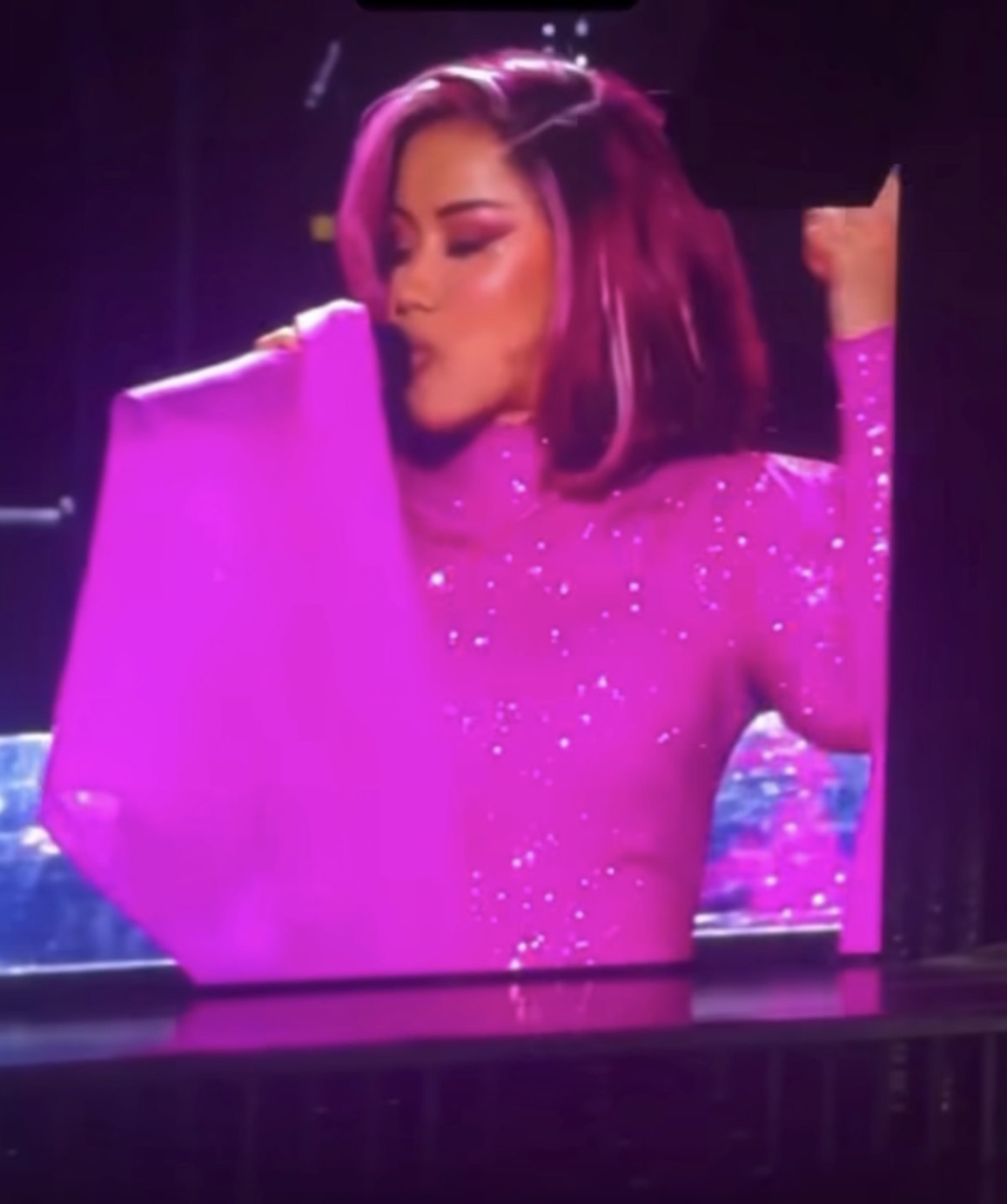 Cardi B envía un mensaje que muchos creen dirigido a Stefon Diggs durante su concie